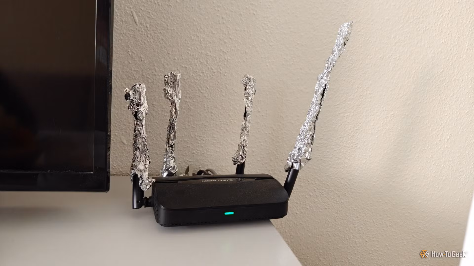 DIY σύστημα ασφαλείας σπιτιού με αισθητήρα πόρτας και κάμερα σε σύγχρονο σπίτι