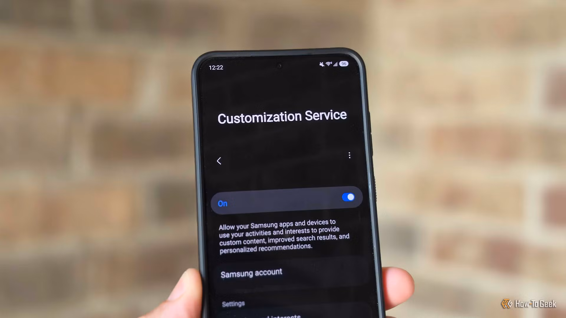 Samsung Galaxy τηλέφωνο με ανοιχτές ρυθμίσεις ιδιωτικότητας και μπαταρίας
