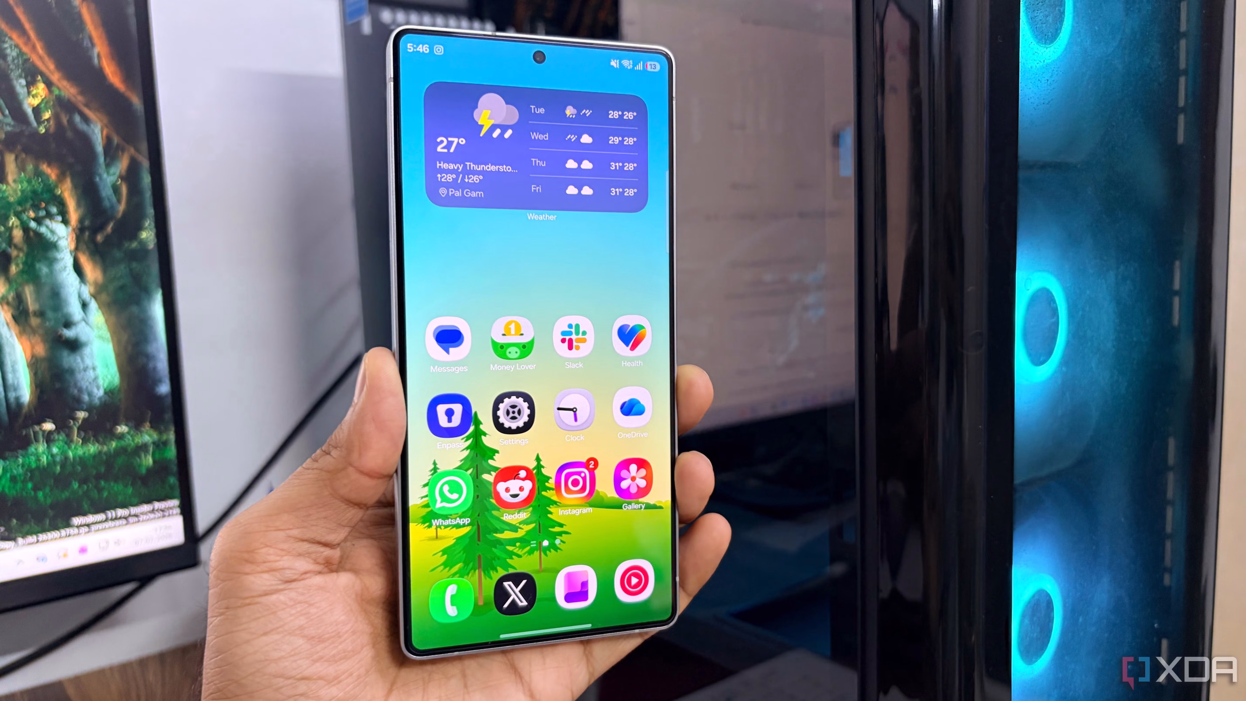 Samsung Galaxy τηλέφωνο με ανοιχτές ρυθμίσεις μπαταρίας στην οθόνη