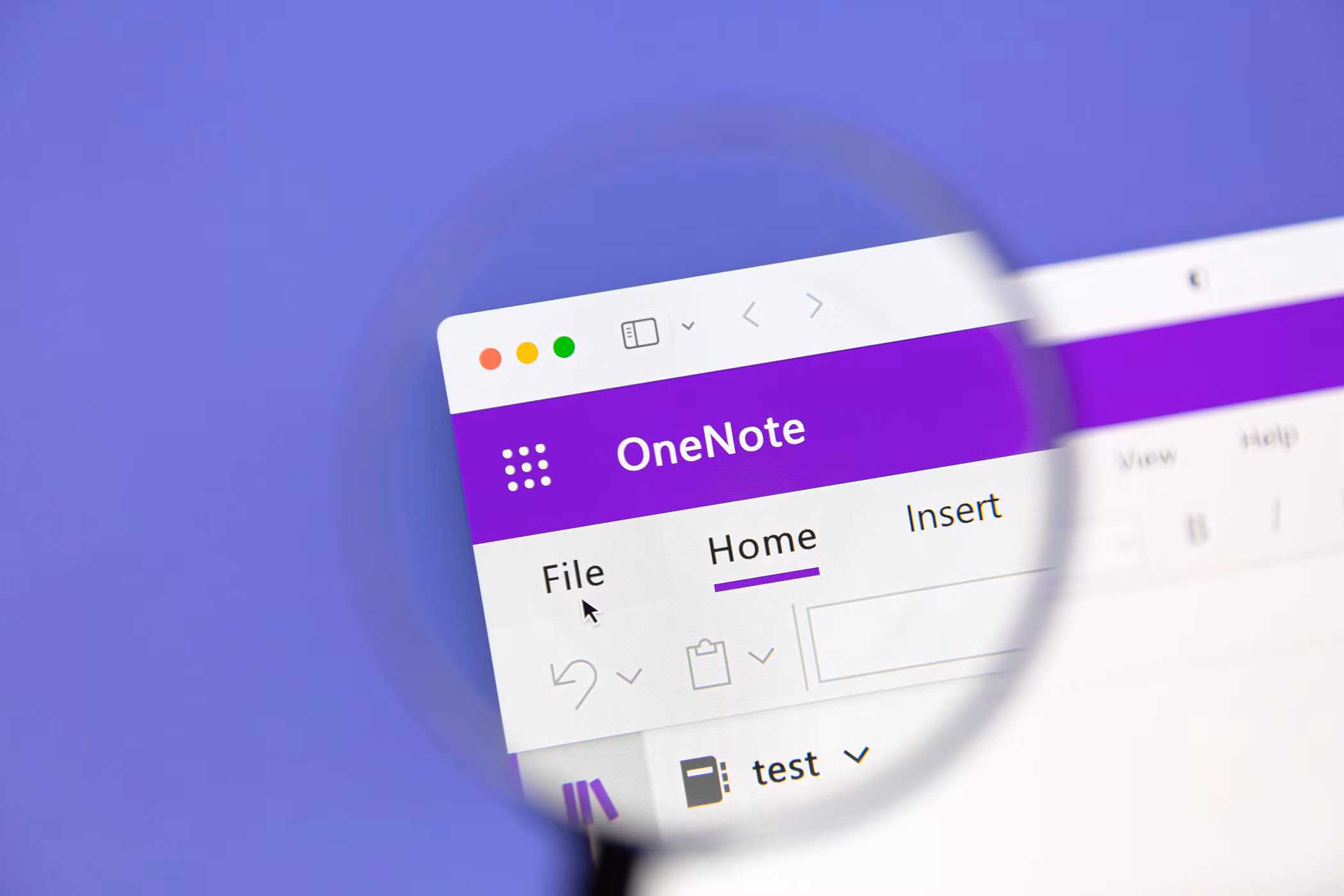 Οθόνη laptop με OneNote web και Microsoft 365 περιβάλλον εργασίας