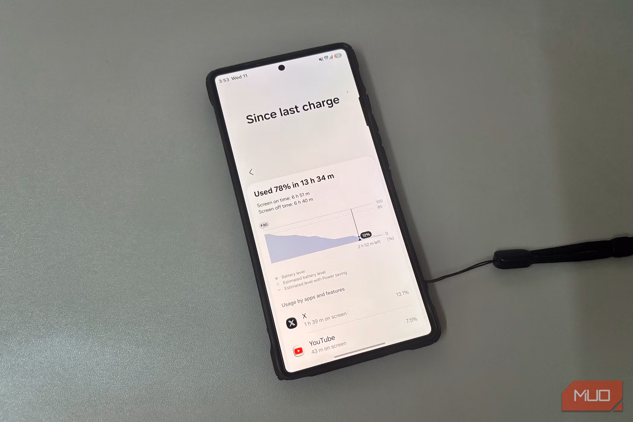 Samsung Galaxy με ανοιχτές ρυθμίσεις μπαταρίας στην οθόνη