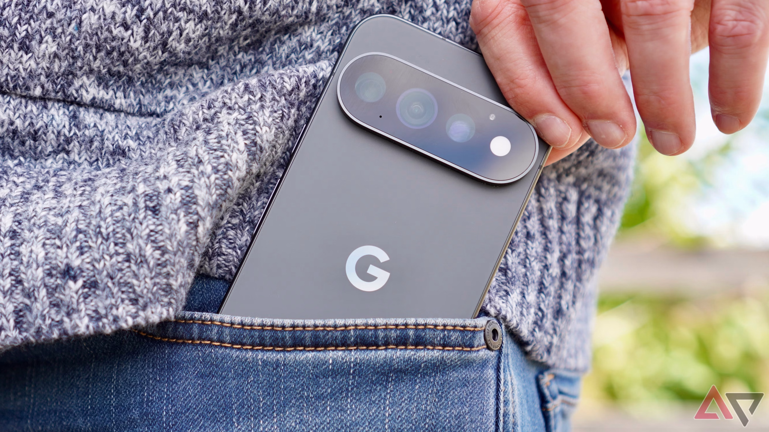 Google Pixel τηλέφωνο με οθόνη ενημέρωσης Android